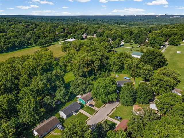 703 W 28th Street N, Independence, MO 64050