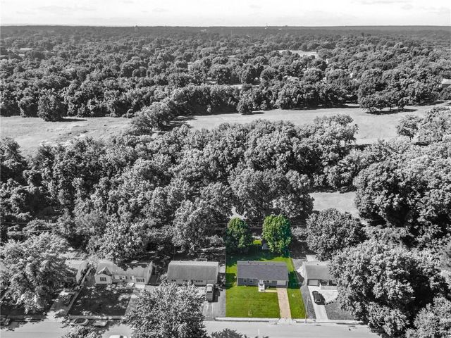 703 W 28th Street N, Independence, MO 64050