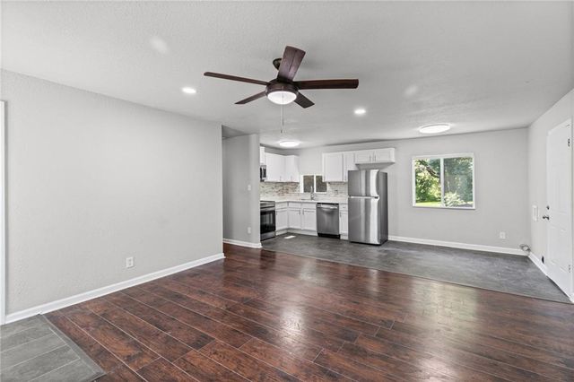 703 W 28th Street N, Independence, MO 64050