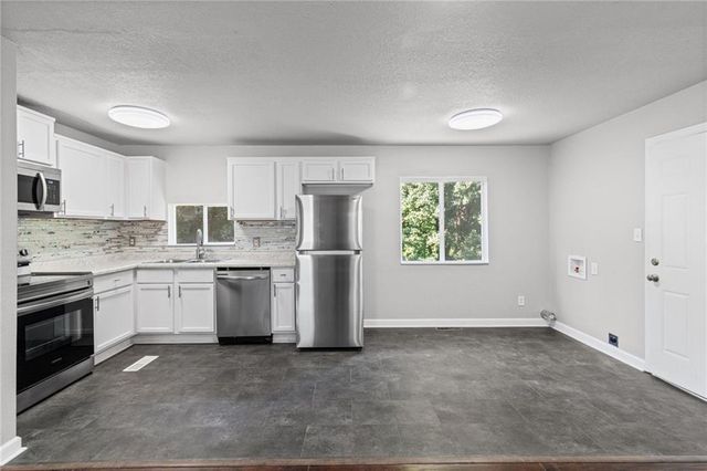 703 W 28th Street N, Independence, MO 64050