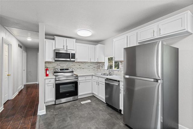 703 W 28th Street N, Independence, MO 64050