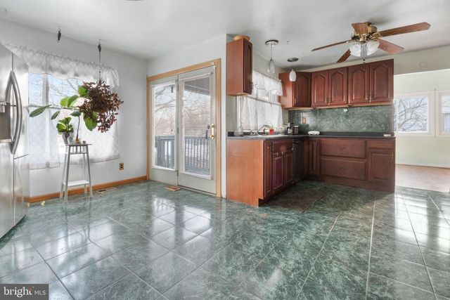 31 PERSHING LN, Sicklerville, NJ 08081