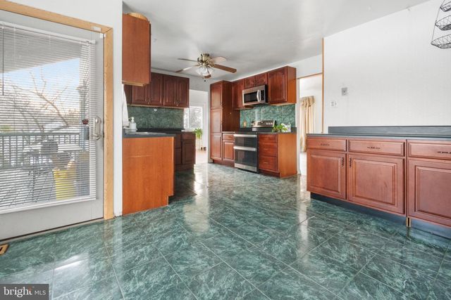 31 PERSHING LN, Sicklerville, NJ 08081