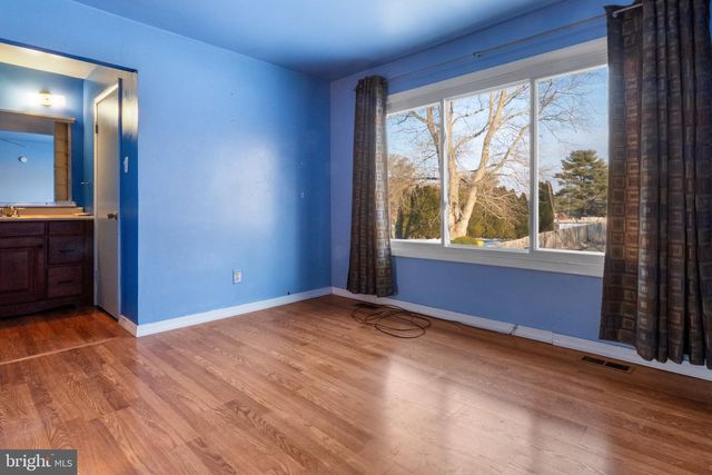 31 PERSHING LN, Sicklerville, NJ 08081