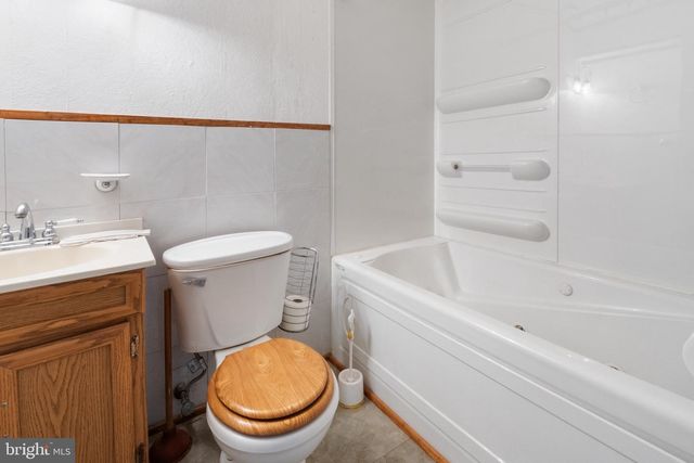 31 PERSHING LN, Sicklerville, NJ 08081