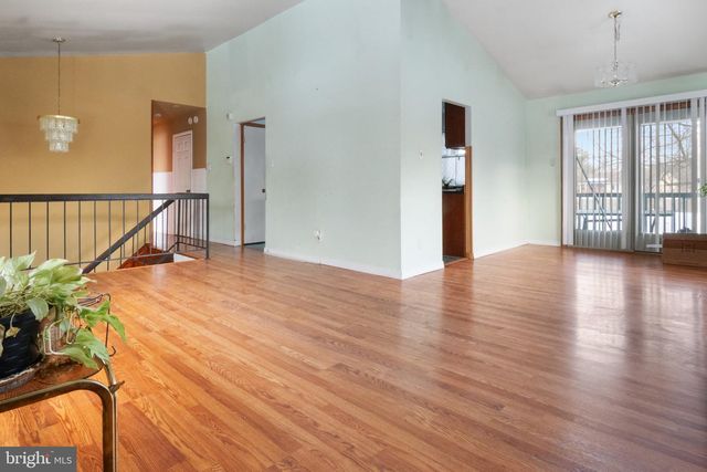 31 PERSHING LN, Sicklerville, NJ 08081