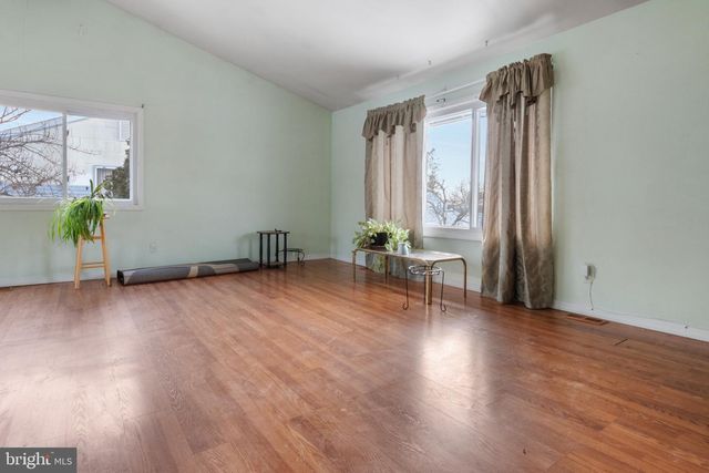 31 PERSHING LN, Sicklerville, NJ 08081