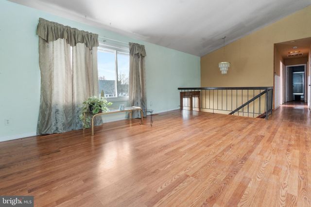 31 PERSHING LN, Sicklerville, NJ 08081