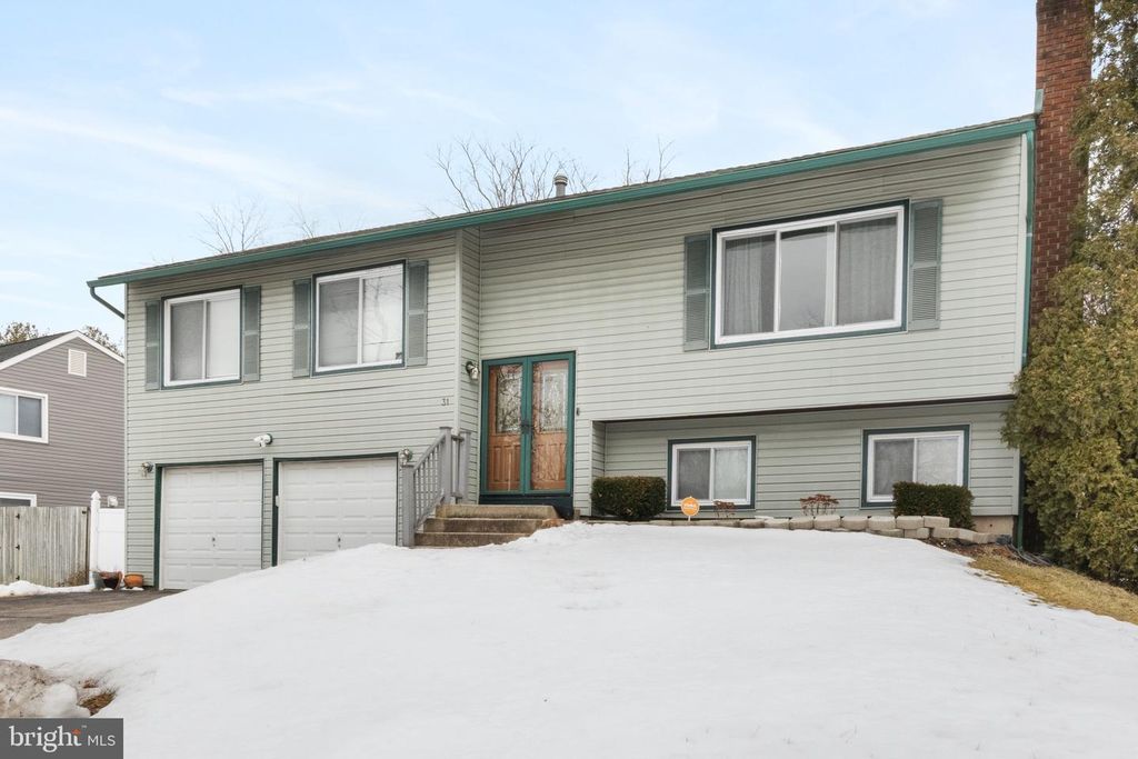 31 PERSHING LN, Sicklerville, NJ 08081