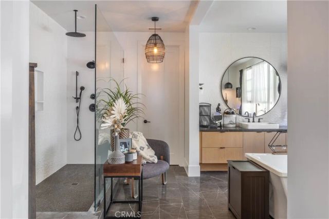 18806 Winnwood, Santa Ana, CA 92705