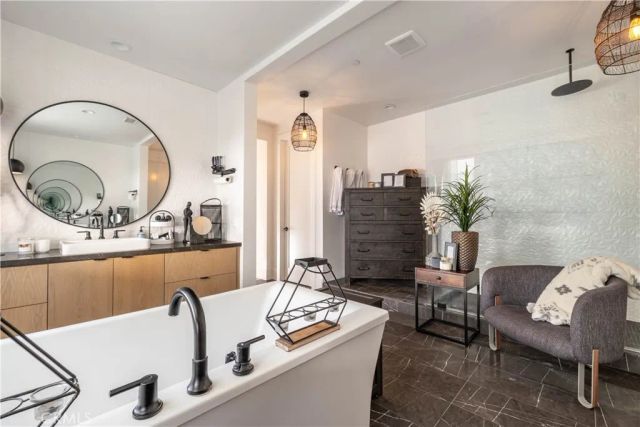 18806 Winnwood, Santa Ana, CA 92705