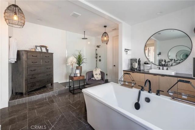 18806 Winnwood, Santa Ana, CA 92705