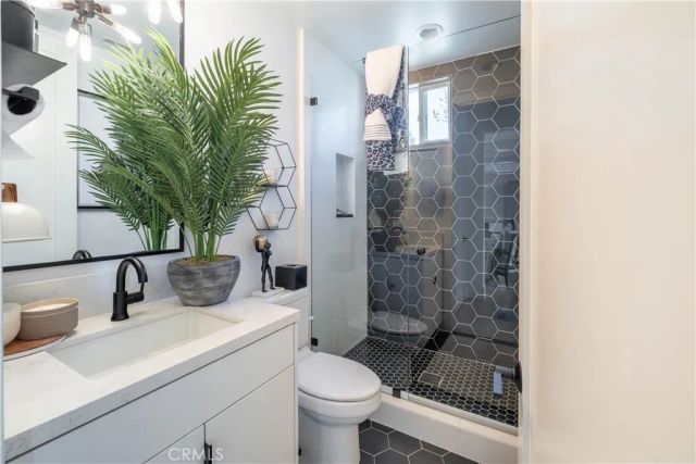 18806 Winnwood, Santa Ana, CA 92705