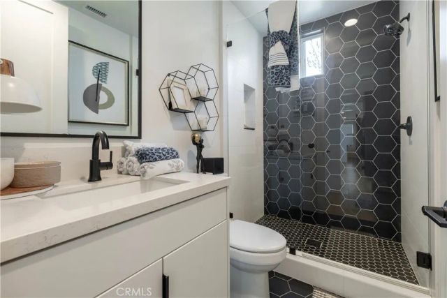 18806 Winnwood, Santa Ana, CA 92705