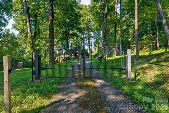 370 Mountain Side Drive, Columbus, NC 28722