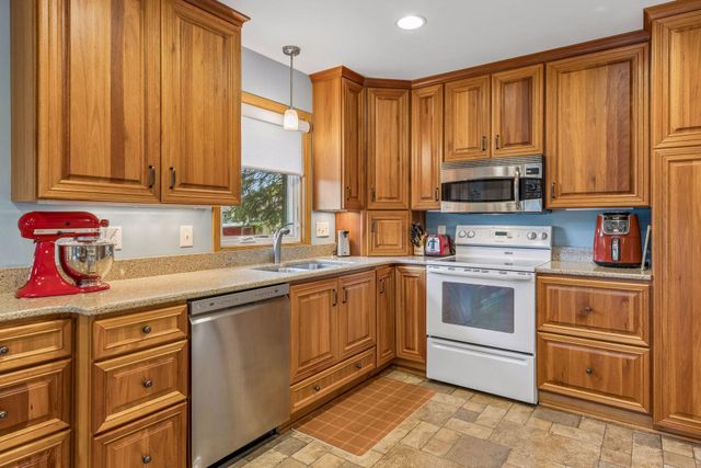 3170 Queensland Lane N, Plymouth, MN 55447