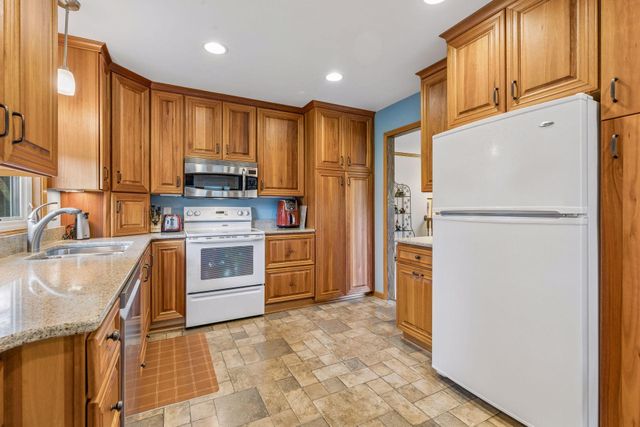 3170 Queensland Lane N, Plymouth, MN 55447