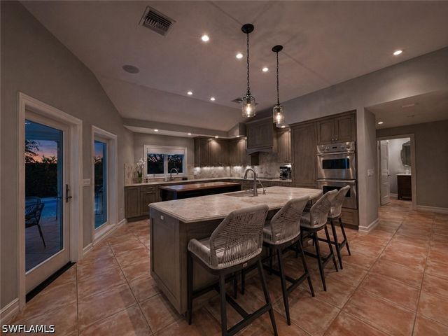 4083 Belair LN, Naples, FL 34103