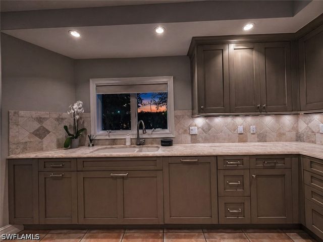 4083 Belair LN, Naples, FL 34103