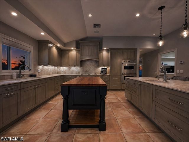 4083 Belair LN, Naples, FL 34103