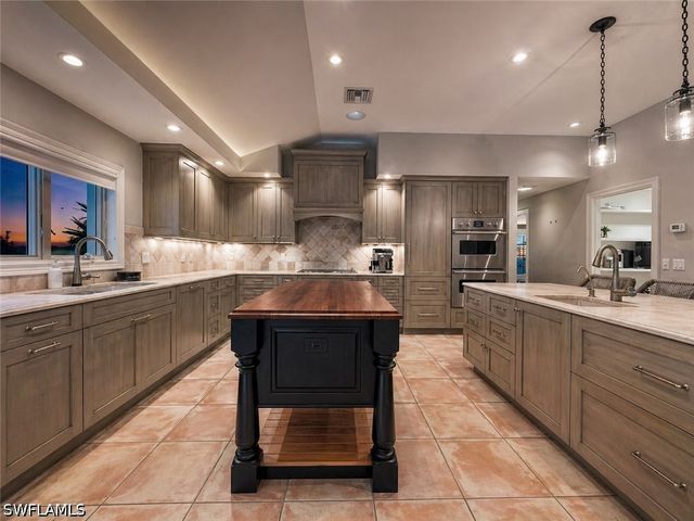 4083 Belair LN, Naples, FL 34103