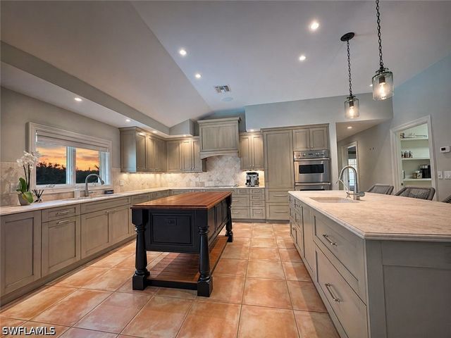 4083 Belair LN, Naples, FL 34103
