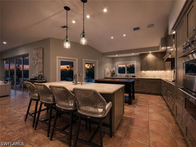 4083 Belair LN, Naples, FL 34103
