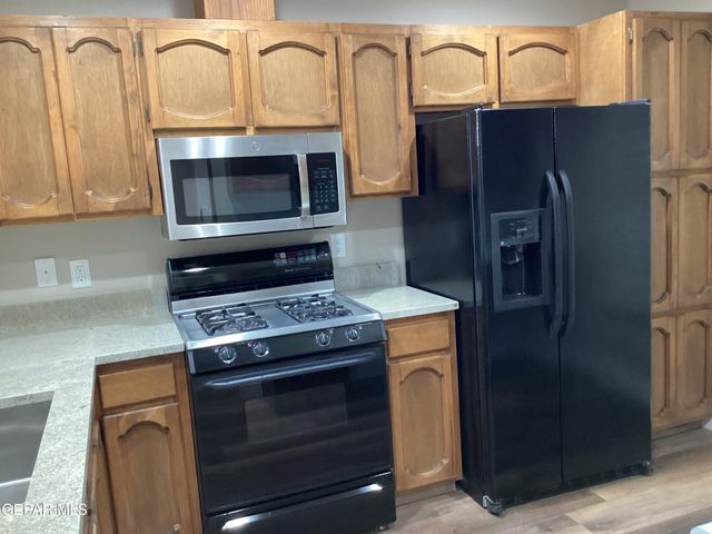 106 BERNICE Place, Santa Teresa, NM 88008