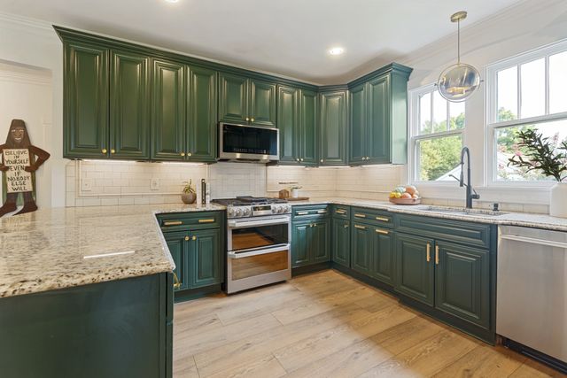 4201 Burrus St, Nashville, TN 37216
