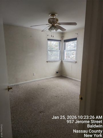 957 Jerome Street, Baldwin Harbor, NY 11510