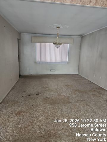 957 Jerome Street, Baldwin Harbor, NY 11510