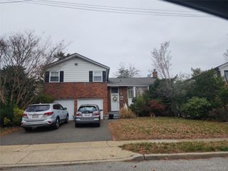 957 Jerome Street, Baldwin Harbor, NY 11510