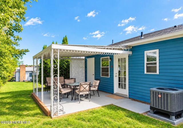 10 Lambeth Lane, Manchester, NJ 08759
