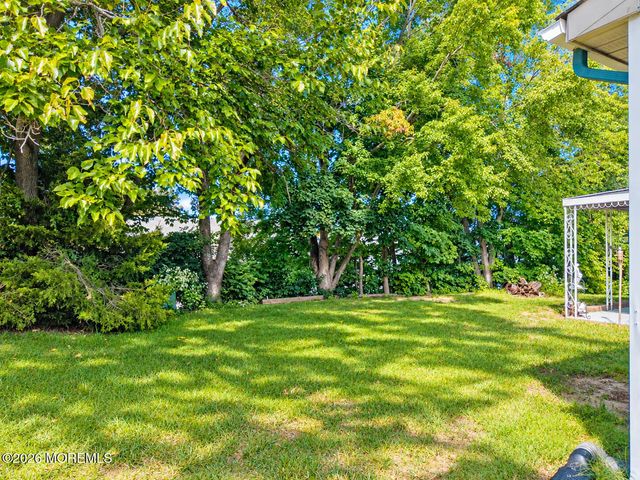 10 Lambeth Lane, Manchester, NJ 08759