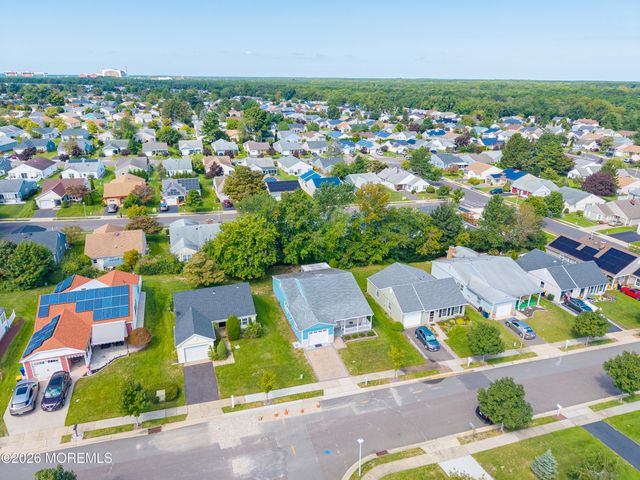 10 Lambeth Lane, Manchester, NJ 08759