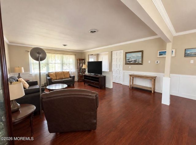 10 Lambeth Lane, Manchester, NJ 08759
