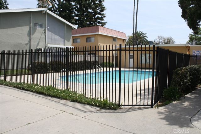 10011 Sepulveda, San Fernando, CA 91345