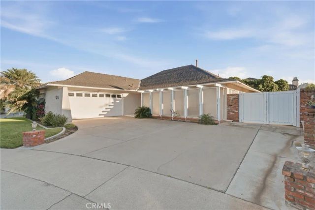 3922 Kitten Circle, Huntington Beach, CA 92649