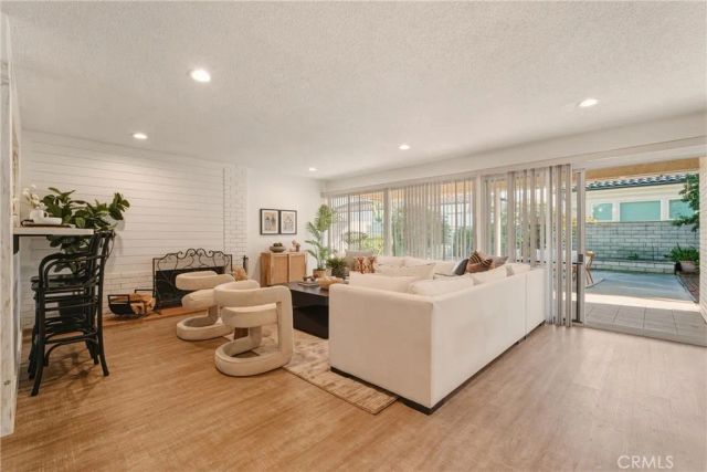 3922 Kitten Circle, Huntington Beach, CA 92649
