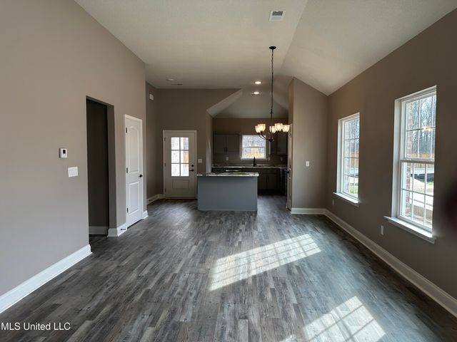 266 Country Garden Drive, Southaven, MS 38671