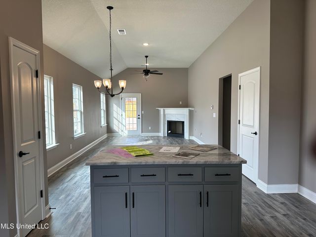 266 Country Garden Drive, Southaven, MS 38671