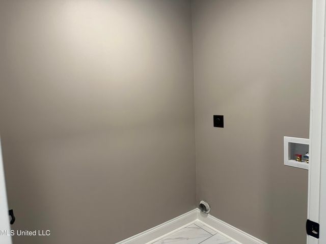 266 Country Garden Drive, Southaven, MS 38671