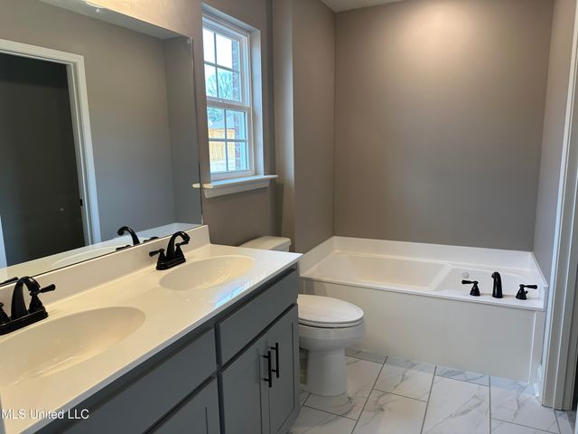 266 Country Garden Drive, Southaven, MS 38671