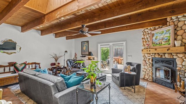 157 Deepstone Dr, San Rafael, CA 94903