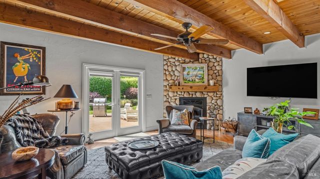 157 Deepstone Dr, San Rafael, CA 94903