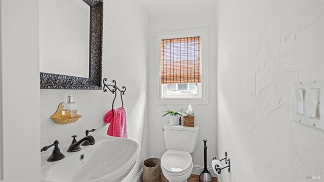 157 Deepstone Dr, San Rafael, CA 94903