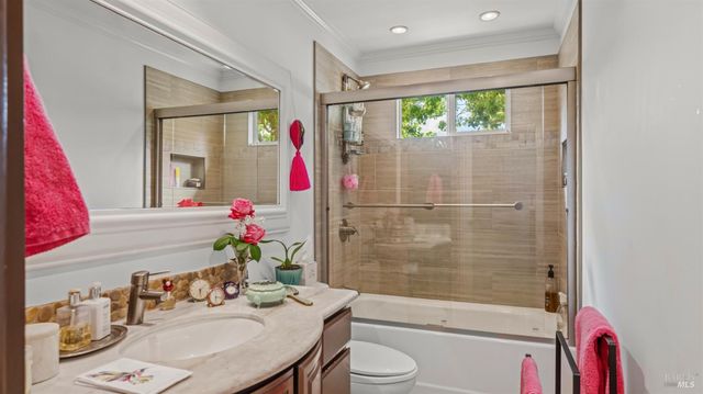 157 Deepstone Dr, San Rafael, CA 94903