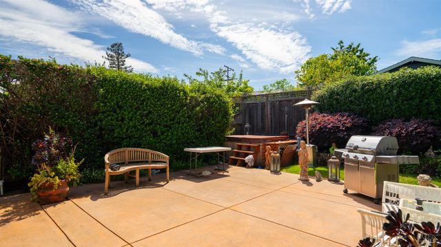 157 Deepstone Dr, San Rafael, CA 94903