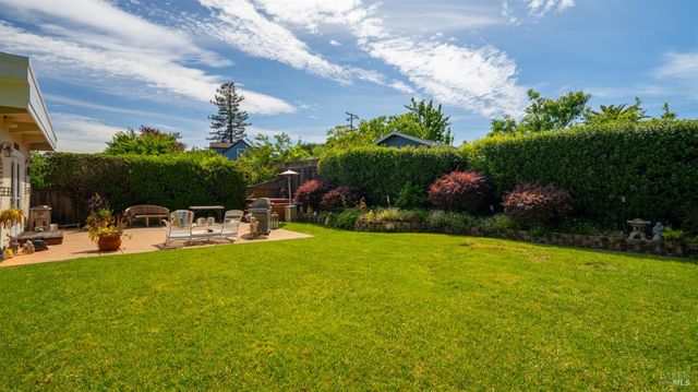 157 Deepstone Dr, San Rafael, CA 94903