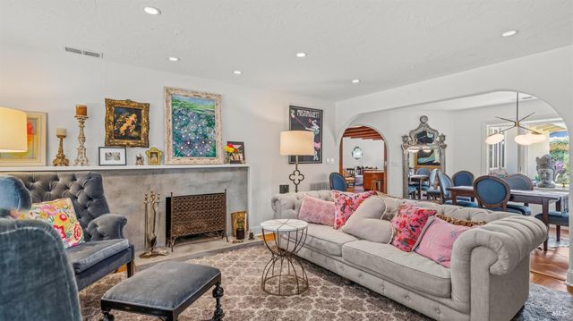 157 Deepstone Dr, San Rafael, CA 94903